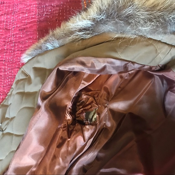 🔻SOLD🔻Vintage Trench w/ Fur Collar - Picture 7 of 8